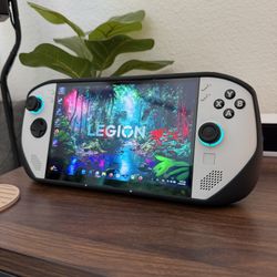Lenovo Legion Go S Gaming PC Handheld Like New Z1 Extreme / 32gb Ram / 1tb SSD / Windows 11 Home W/ Dbrand Case