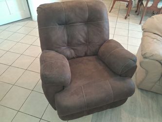 Comfortable suede brown Recliner 2 yes old bought at best buy $299 asking $80