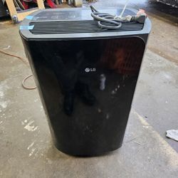 UD701KOG3
LG PuriCar 70 Pint Dehumidifier. used only one. no longer needed. 