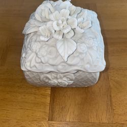 White Floral Trinket Box Jewlery Holder Decor