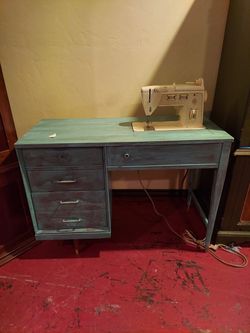 Solid oak cabinet with very nice singer sewing machine excellent working condition