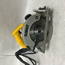 DeWalt 7 1/4 inch corded circular saw model DW368