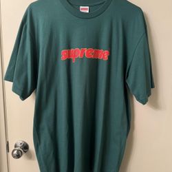 SUPREME PIN LINE TEE  GREEN/RED MENS L  NEW NEVER WORN 