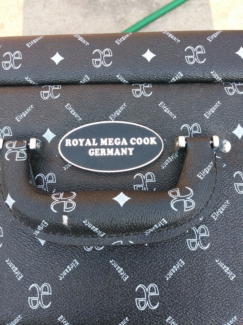 Royal mega cook Germany suit case