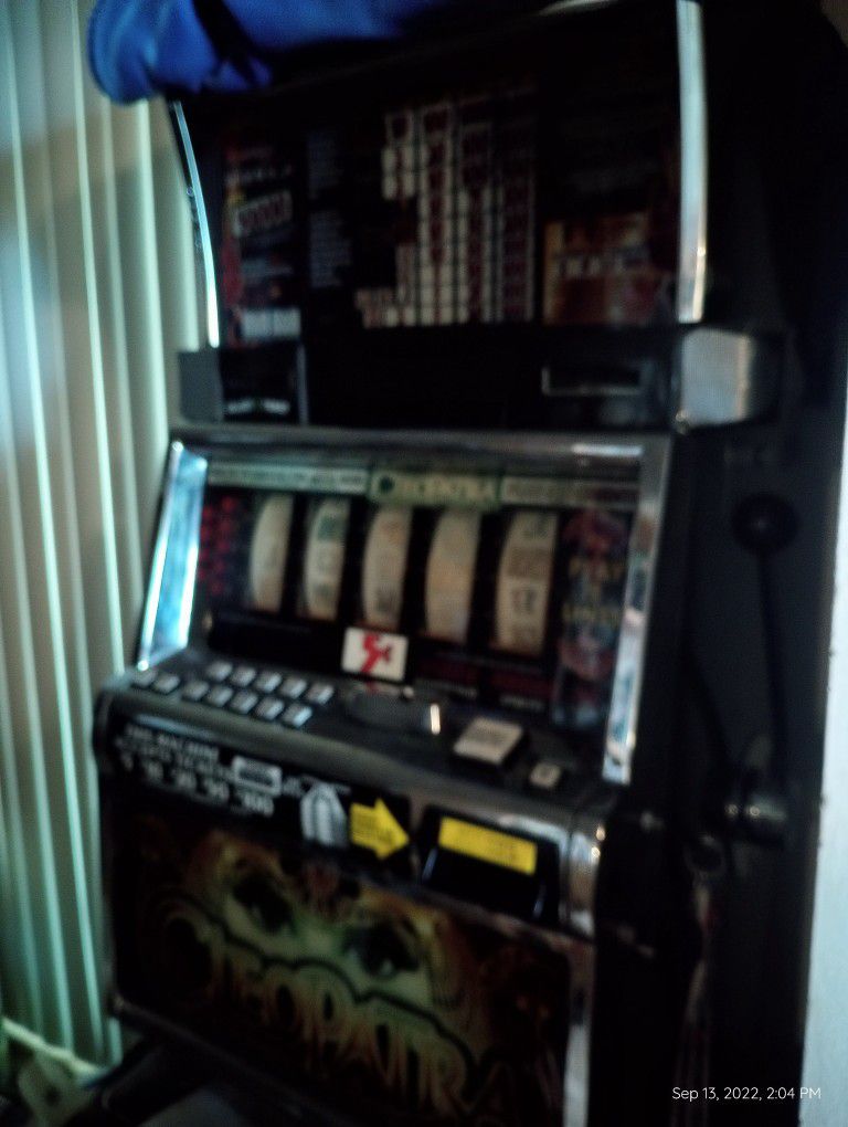 Life Size Cleopatra Slot Machine 