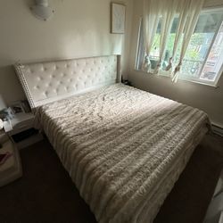 King Bed With Mattress 