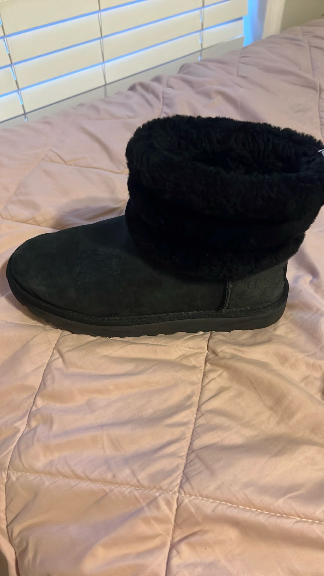UGG