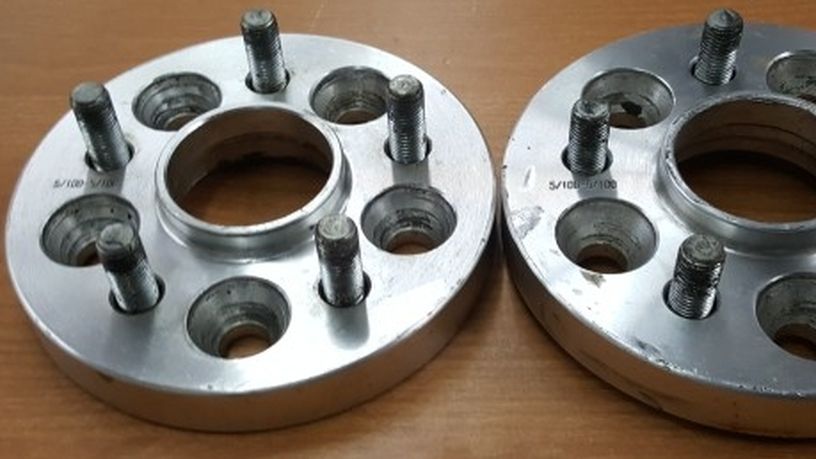 Two Wheel Spacers 5/100