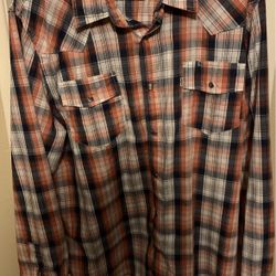 Levi’s snap button shirt in excellent condition size large