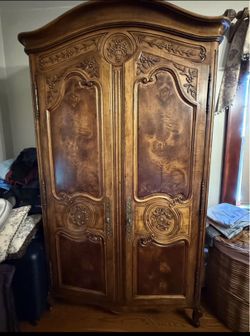 Henredon Vilandry Armoire and Dresser Set with Mirror