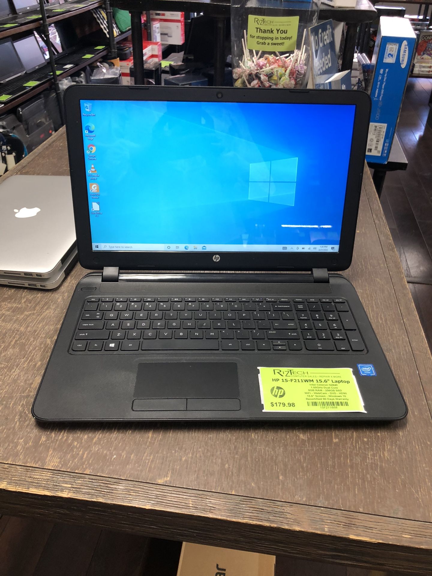 HP 15-F211WM Laptop 15.6” 8GB RAM 256GB SSD DVD-RW Webcam WiFi HDMI Windows 10