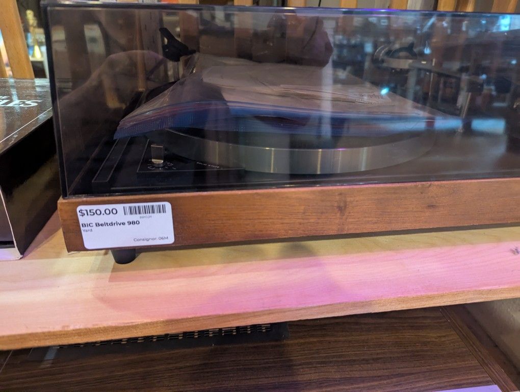 BIC Turntable