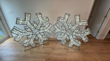3-D snowflake led outdoor decor