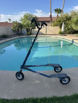 Three Wheel Trikke Scooter Carver Scooter