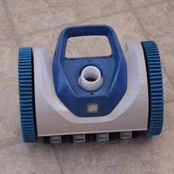 2 Wheel Hayward Aquanaut  Pool Cleaner Works Like New
