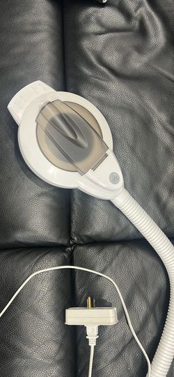 LED magnifying lamp