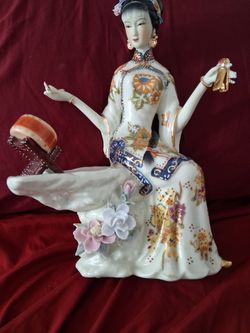 Geisha figurine