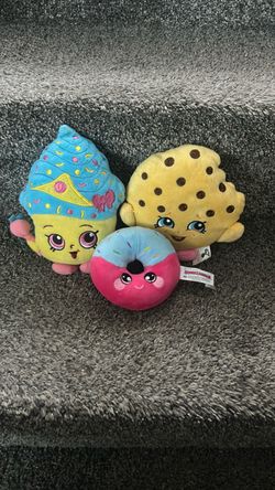 Squeezamals and shopkins plushies