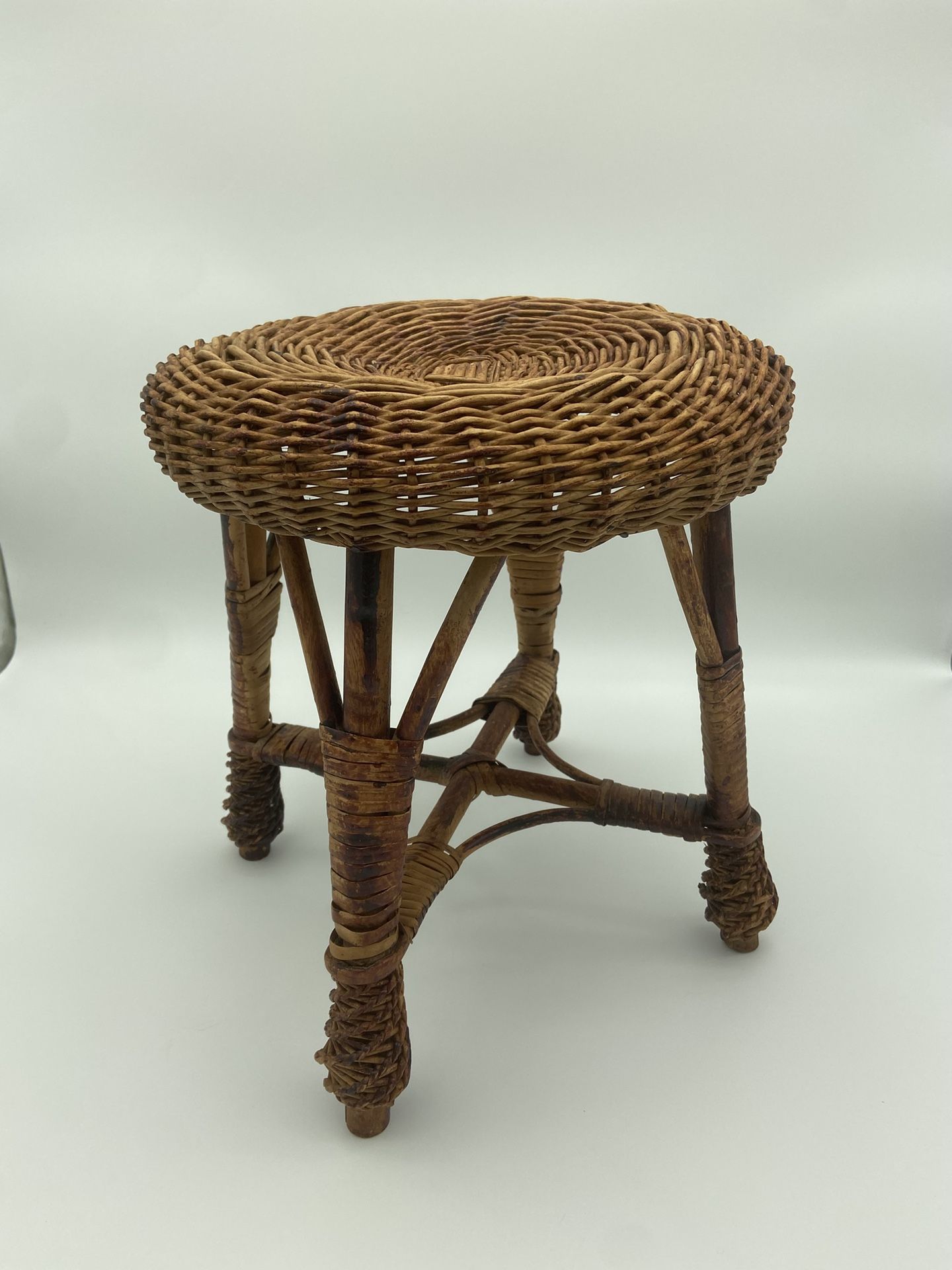 Vintage Round Wicker Rattan Vanity Stool / Plant Stand Mid Century Boho 19" Tall
