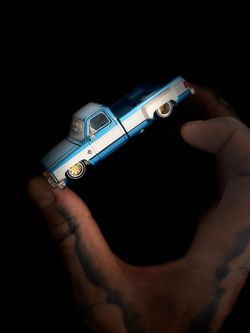 Kaido House- Blue and White Classic Pickup Truck Die-Cast Model