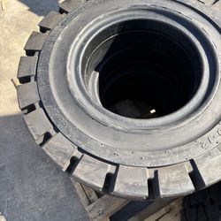 4 Forklift Tires 7.00-12 Solid $1040 