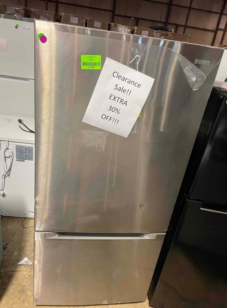 VISSANI MDBF18SS 18.7 cu. ft. Bottom Freezer Refrigerator for Sale in