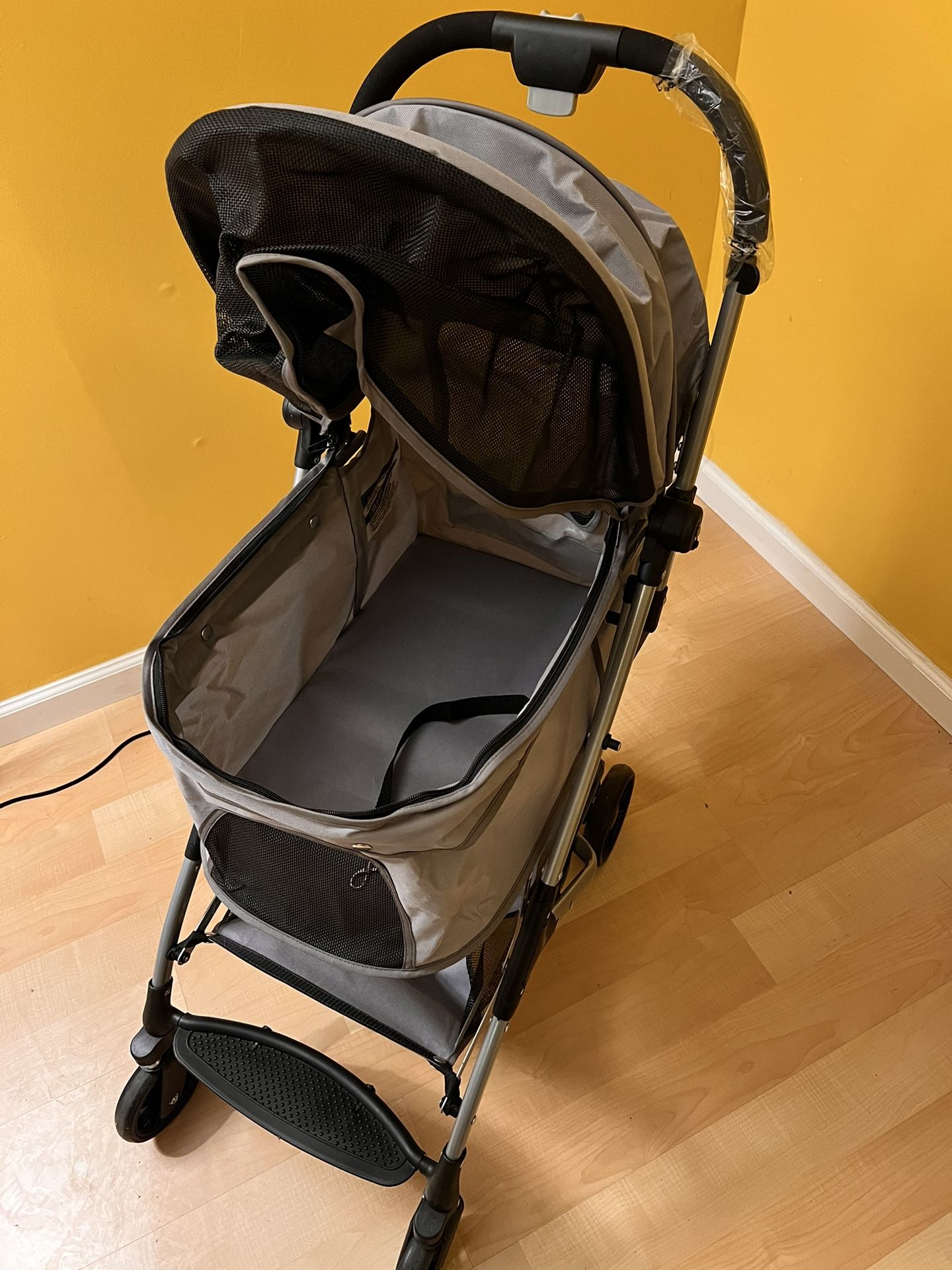 Top paw 4-wheel Pet stroller Ultra Compact ( Almost Like New) $75