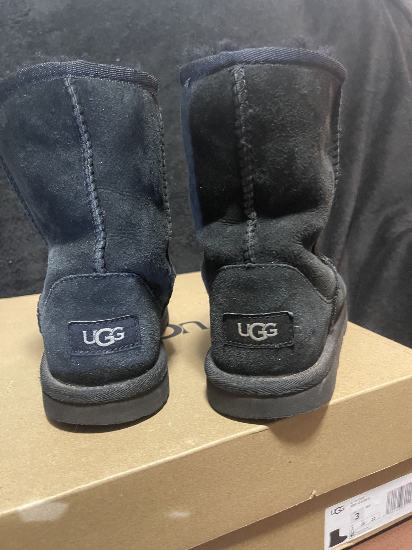 Ugg Kids Size 3. Kids Classic UGG Boot Barely Worn