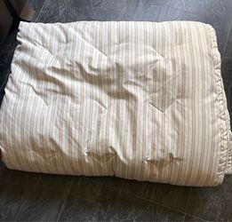 Quilted Comforter with Striped Pattern