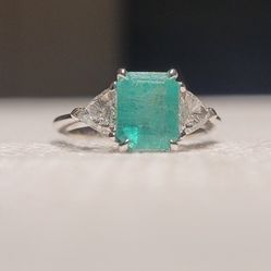 18K Gold Emerald Trillion Cut Diamond Ring