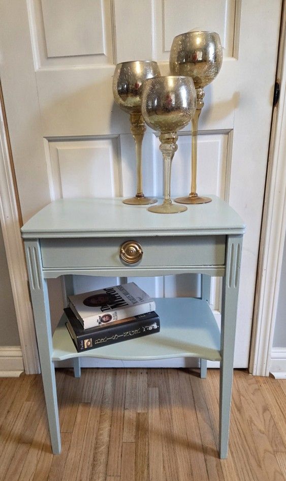 Vintage Night Stand/Side Table/End Table