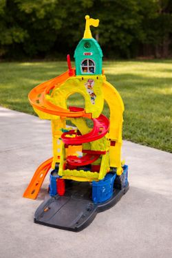 Fisher Price Sit & Stand Racetrack