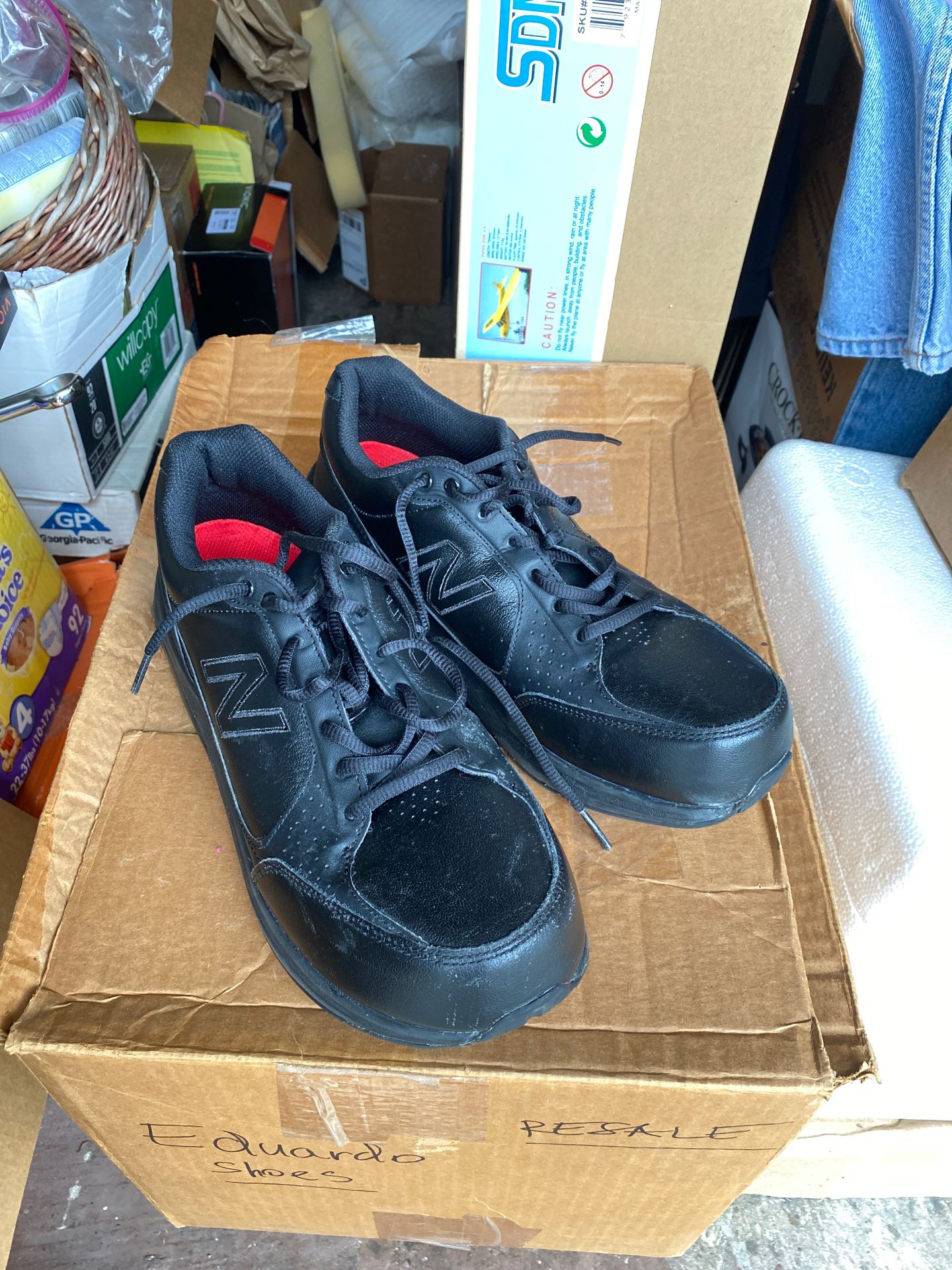 New balance black shoes, size 2E - Main Image