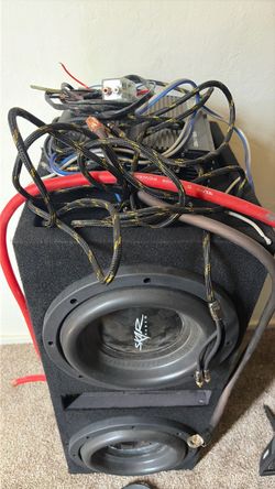 Skar Audio Subwoofer Box with Amp and Wiring