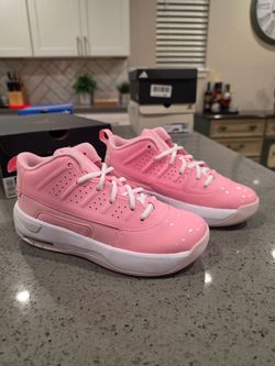 Brand New Jordan Max Aura 7 (GS) Sneakers - Womens Size 6.5, Youth 5. Model & Style Code:  HQ2089-601