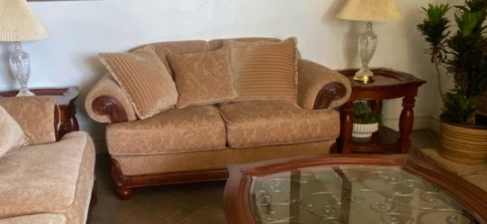 Couches With Lamps