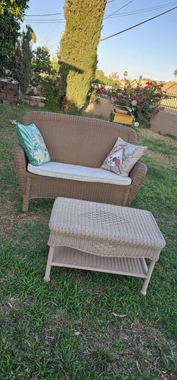 ** Beatiful Wicker  Bench & Table **