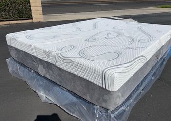 Queen Organic Hybrid Cool Gel Memory Foam Mattress!!