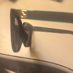Woman’s Gucci Sunglasses 