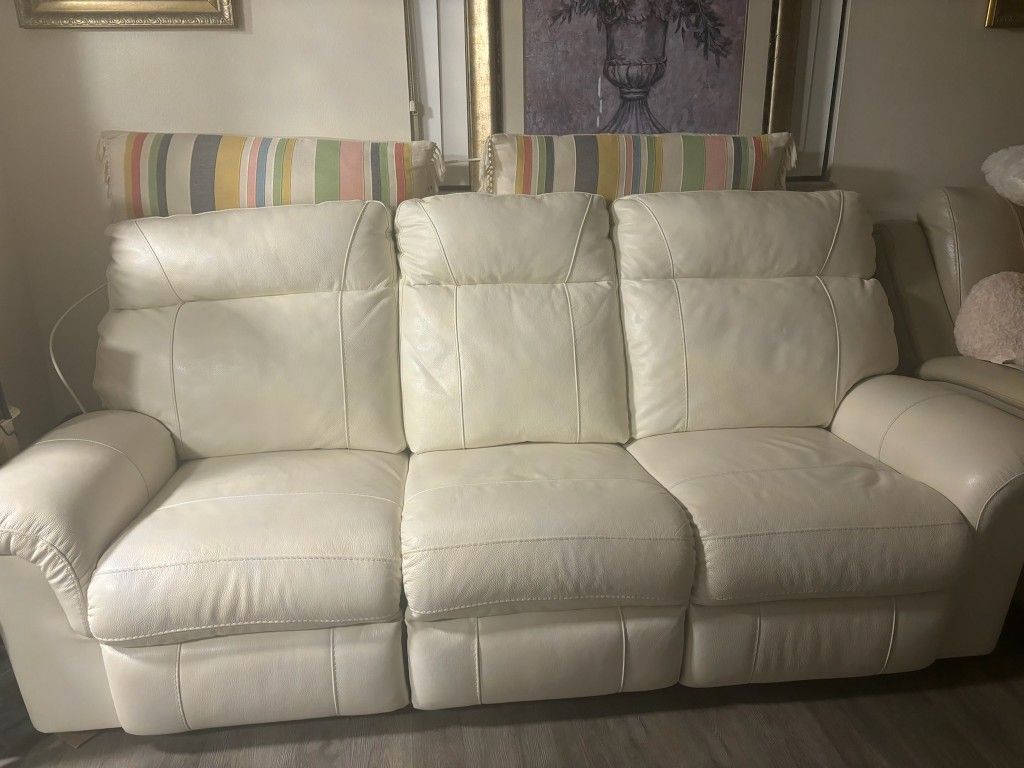 *Unreal Value!!!*---Charming White Leather Reclining Sofa---Pick Up Only!!!