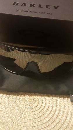 OAKLEY AUTHENTIC SUNGLASSES