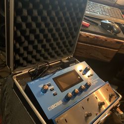 Boss Sy300  Guitar Synth /w  Case