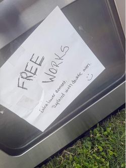 Free oven it works- 2415 Drawbridge dr Arlington Texas 76012