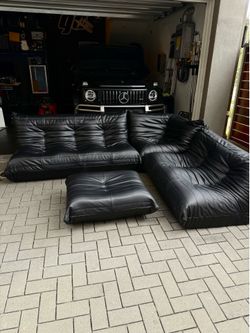 BLACK TOGO COUCH SET