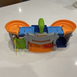 Small Hot Wheels Track