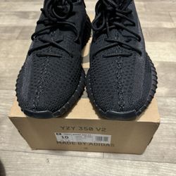 Yeezy 350 Onyx 
