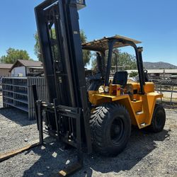 CAT Forklift Rough Terrain Off-road Lift 