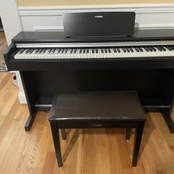 Yamaha Full Size Piano 