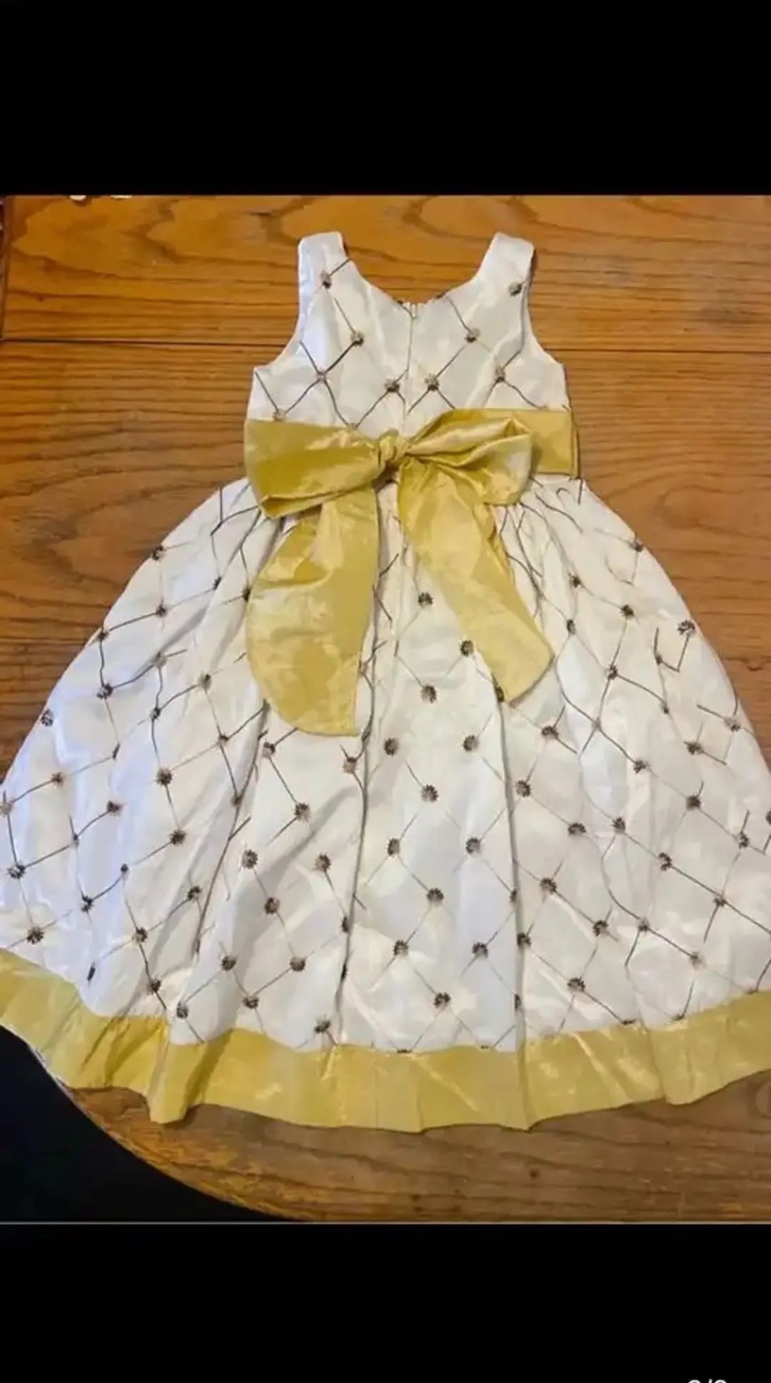 Little Girls Princess Dress Size 6- Daisy Yellow Flowers / White Satin