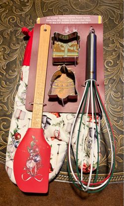 New Core Kitchen 5pc Oven Mitt Baking Set - Vintage Cardinal. Read description 1st